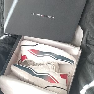 NEW Tommy Hilfiger Woman's Ferizi Sneaker